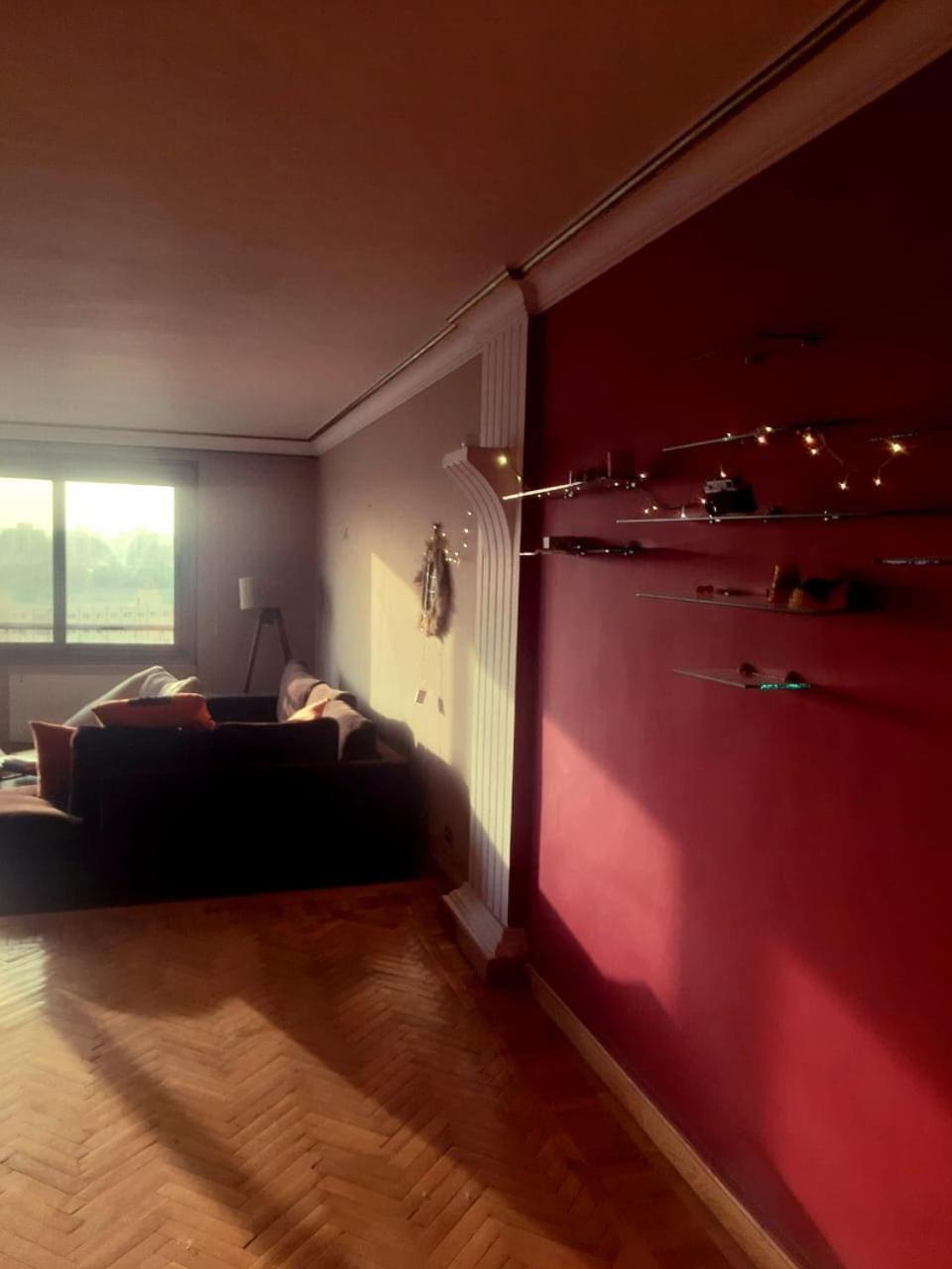 A Sunny Lovely Ladies Only Apartment *